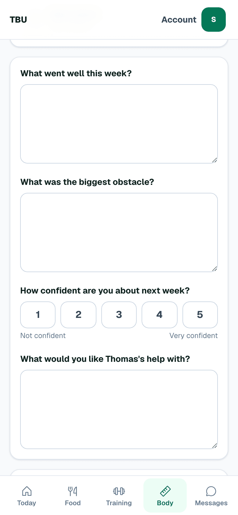 The weekly check-in questions on a phone: what went well this week, what was the biggest obstacle, how confident are you about next week, and what would you like Thomas's help with